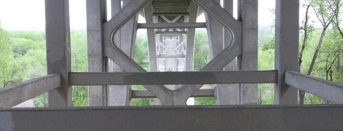 Mendota Bridge is one of สถานที่ที่ John ถูกใจ.