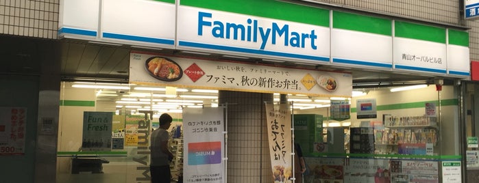 FamilyMart is one of 物販店.