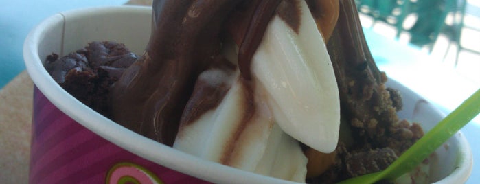 Menchie's Frozen Yogurt is one of Tempat yang Disukai 🌸.