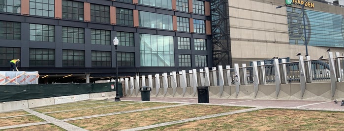 Zakim Overlook Park is one of สถานที่ที่ Mike ถูกใจ.