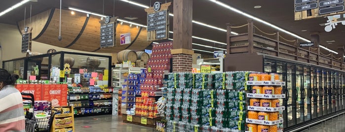 Food Bazaar Supermarket is one of Tempat yang Disukai A.