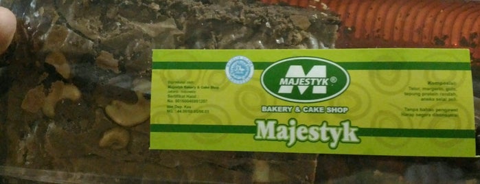 Majestyk Bakery & Cake Shop is one of Laper? makan laaaah....