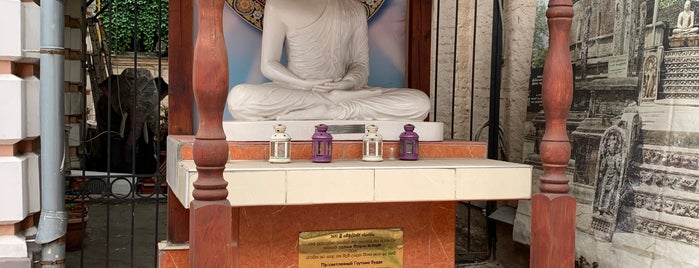 Будда у посольства Шри-Ланки is one of Tempat yang Disukai Сергей.