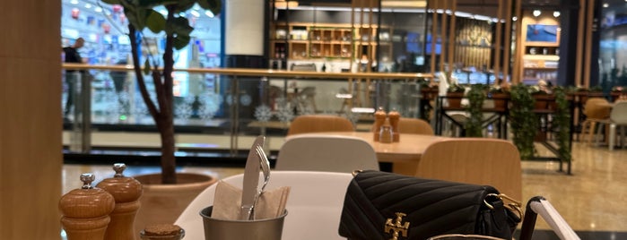 Encounter Cafe is one of Dubai.