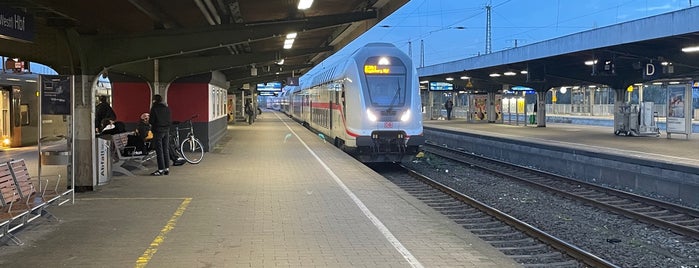 Hamm (Westf) Hauptbahnhof is one of RE 6 (Minden - Düsseldorf).