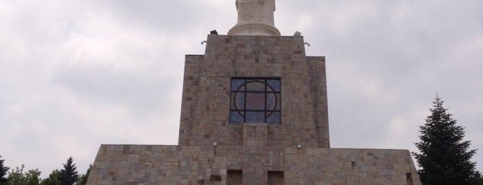 Монумент "Света Богородица" is one of 100 национални туристически обекта.