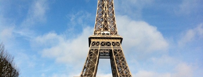 Torre Eiffel is one of Paris for Lovers.