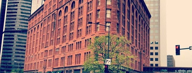The Brown Palace Hotel and Spa is one of Lugares guardados de Aaron.
