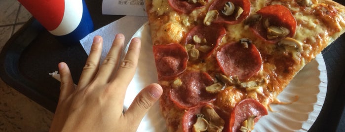 Monster Pizza is one of Lugares favoritos de Rachel.