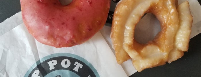 Top Pot Doughnuts is one of Posti che sono piaciuti a Rodrigo.