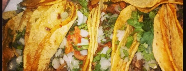 Tacos De La Wera is one of Tempat yang Disimpan Luis.