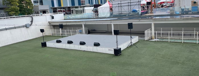 Seaside Deck Main Stage is one of ライブハウス・クラブ・ホール・アリーナ・コンベンションｾﾝﾀｰ・イベントスペース・ドーム.
