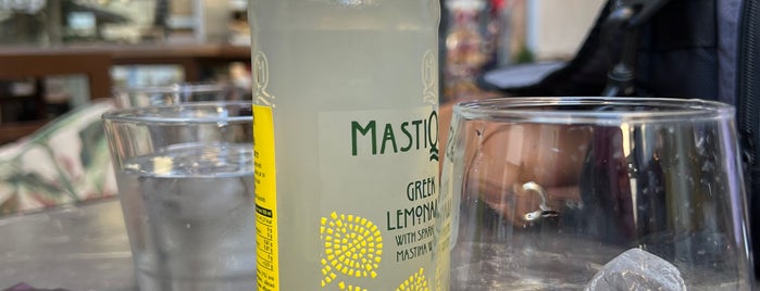 Bebidas is one of Locais curtidos por Apostolos.