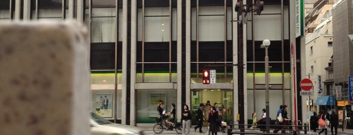 三井住友銀行 三田通支店 is one of Tamachi・Hamamatsucho・Shibakoen.