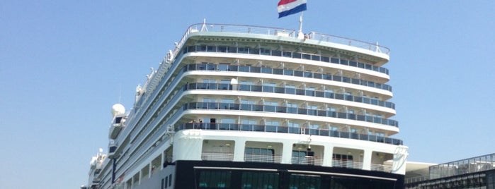 Holland America Cruise Line is one of Locais curtidos por Brian.