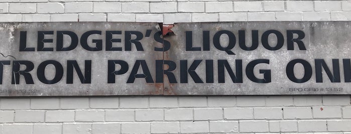 Ledger's Liquors is one of Kelan'ın Beğendiği Mekanlar.