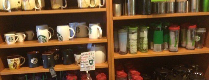 Starbucks is one of Sinem'in Kaydettiği Mekanlar.
