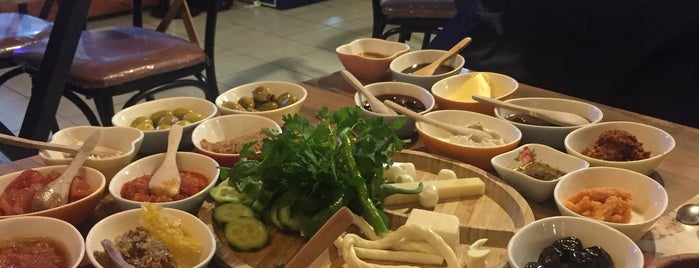 Yalova Organica Restaurant is one of Posti che sono piaciuti a Özlem.