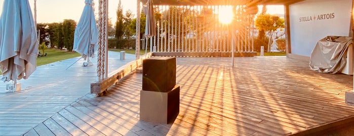 Limassol Marina Beach is one of Posti che sono piaciuti a Makhbuba.