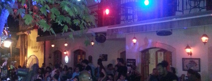 Shaker Pub is one of Umut Buğra'nın Beğendiği Mekanlar.