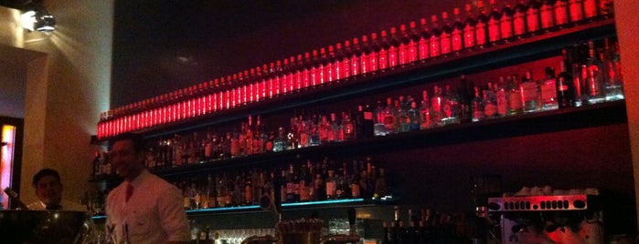 Schumann's Bar is one of Tempat yang Disimpan Zach.