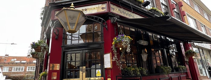 The Phoenix Pub is one of London.