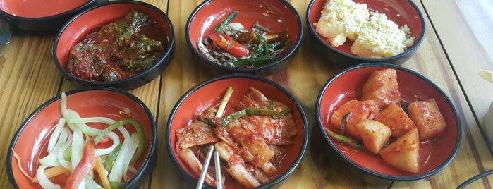 Khan Korean Casual Dining is one of Lugares favoritos de Andre.