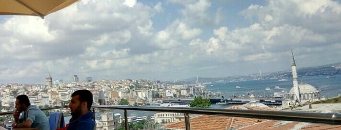 Giriftar Cafe is one of Istanbul.