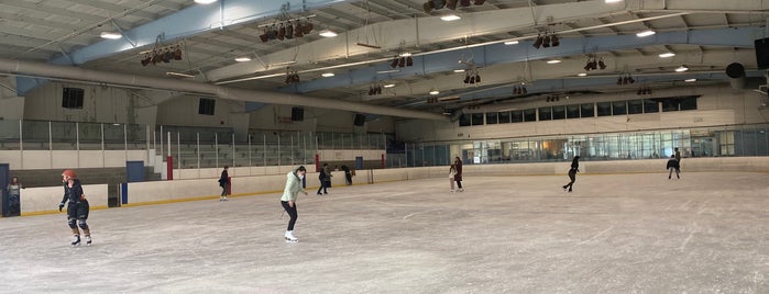 Highland Ice Arena is one of Hockey Rinks.