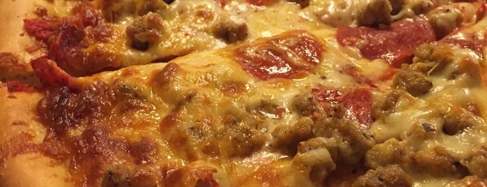Marri's Pizza & Italian is one of Locais salvos de Rayann.