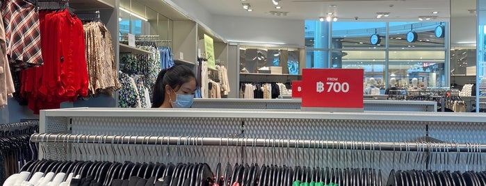 H&M is one of Omさんのお気に入りスポット.