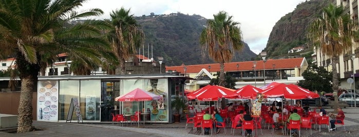 Caixote Snack Bar is one of Madeira.