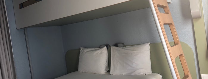 ibis Budget Paris Porte de Vanves is one of Andrea'nın Kaydettiği Mekanlar.