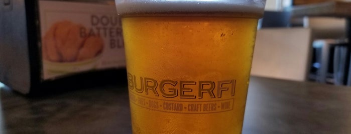BurgerFi is one of Lizzieさんの保存済みスポット.