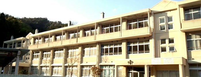 宮津市立宮津中学校 is one of 学校・図書館.