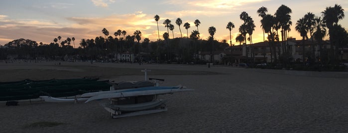 Stearns Wharf is one of Tempat yang Disukai Emma.