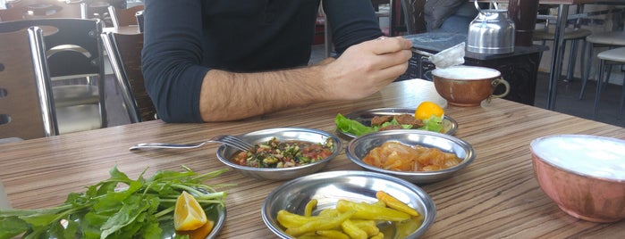 Yaka Mangal Sofrasi is one of Konya Yemek.