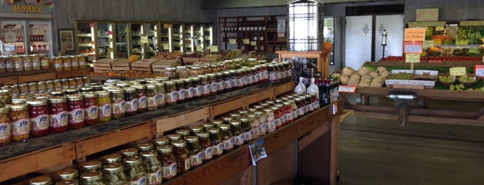 Hillbilly Produce Market is one of Favorites.