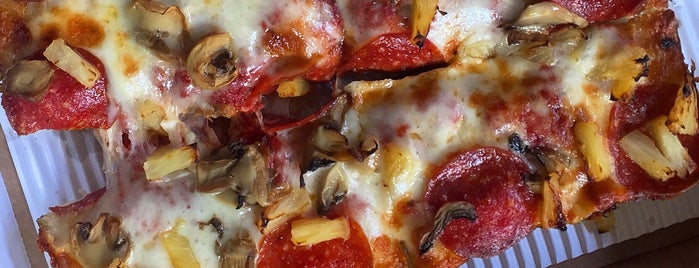 Jet's Pizza is one of Locais curtidos por Justin Eats.