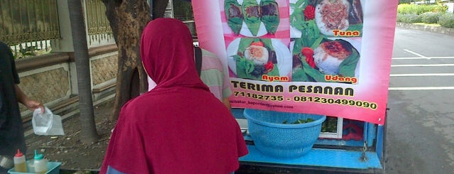 Nasi Bakar Bapontar is one of Culinary of Surabaya.