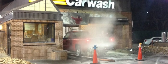 Crew Carwash is one of Lieux qui ont plu à Rew.