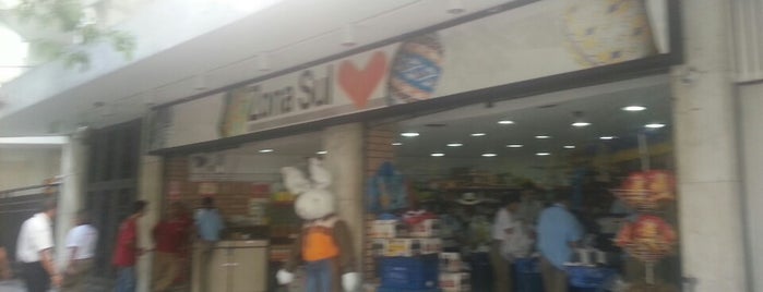 Supermercado Zona Sul is one of Tempat yang Disukai Lívia.