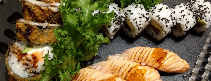 Sushi Manía is one of probadas y buenas.