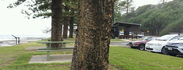 Shelly Beach Park is one of Tempat yang Disukai Myles.