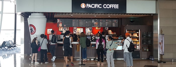 Pacific Coffee is one of Tempat yang Disukai Bulent.