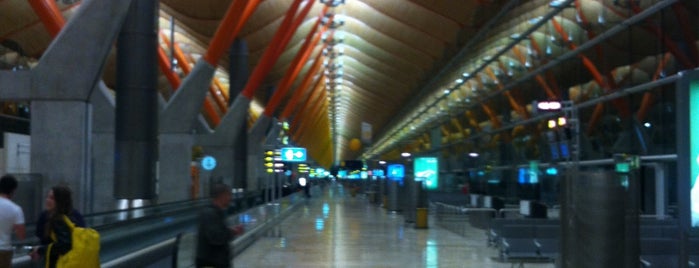Аэропорт Мадрид-Барахас им. Адольфо Суареса (MAD) is one of Airports.