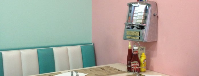 Peggy Sue's is one of Las hamburguesas no son solo fast food.