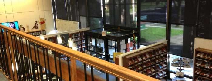 Little Falls Public Library is one of Orte, die BECKY gefallen.
