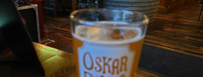 Oskar Blues Grill & Brew is one of Emily'in Beğendiği Mekanlar.
