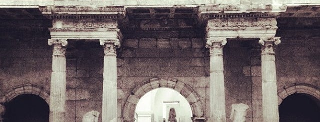 Pergamonmuseum is one of Berlin Todo List.